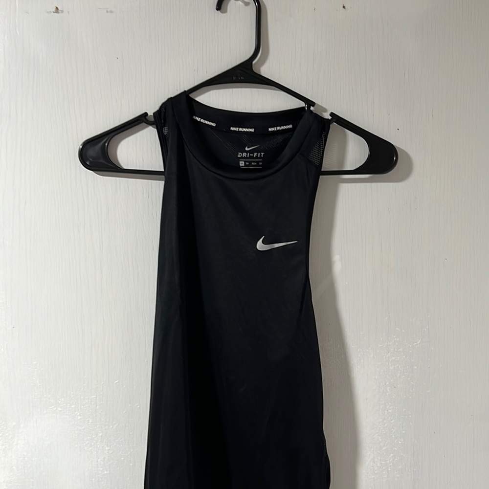black workout tank